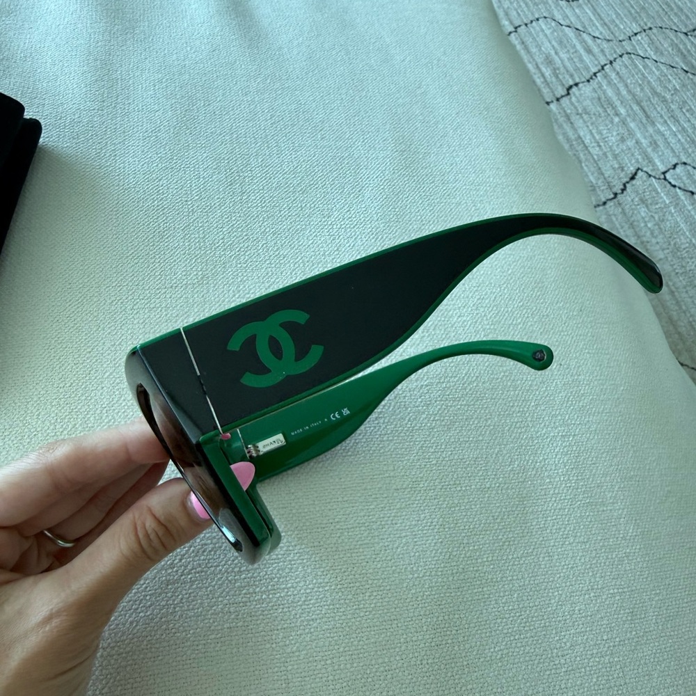 NIB CHANEL SUNGLASSES SQUARE BLACK AND GREEN - Picture 5 of 12